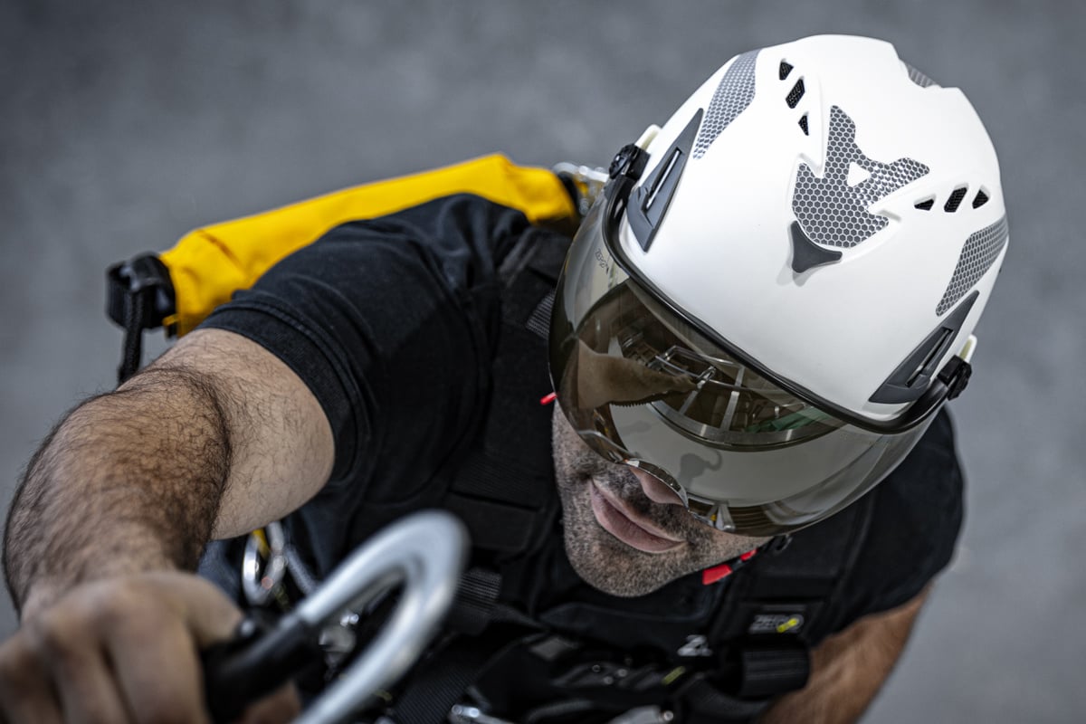 apex_helmet_with_visor_1200x800px