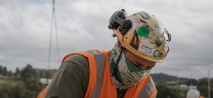 worker_on_roof_apex_05
